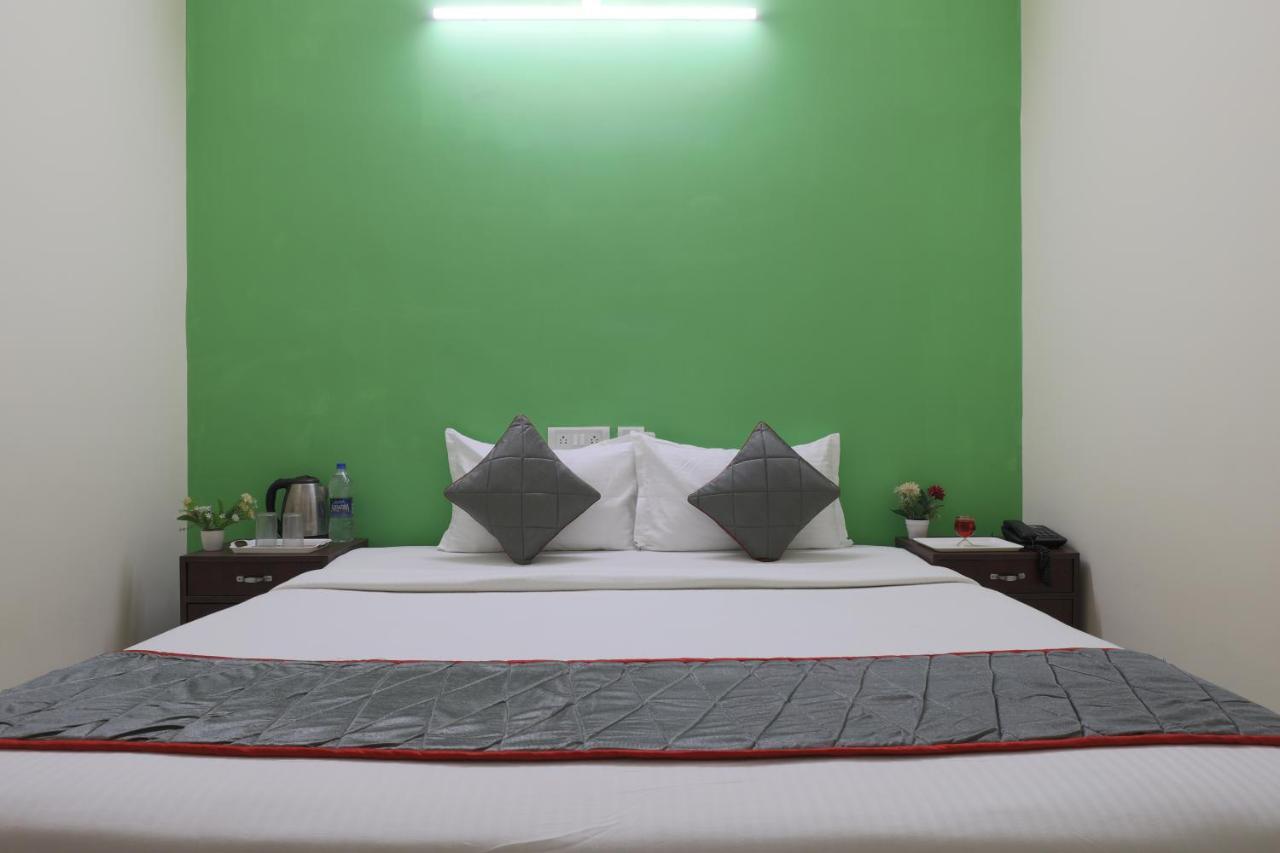 Green Tree Hotel-Near Vfs Global And Ramee Mall شيناي المظهر الخارجي الصورة