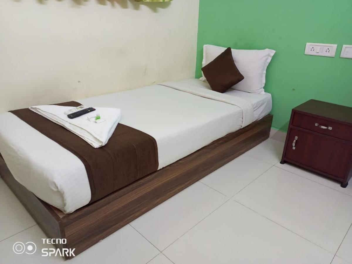Green Tree Hotel-Near Vfs Global And Ramee Mall شيناي المظهر الخارجي الصورة