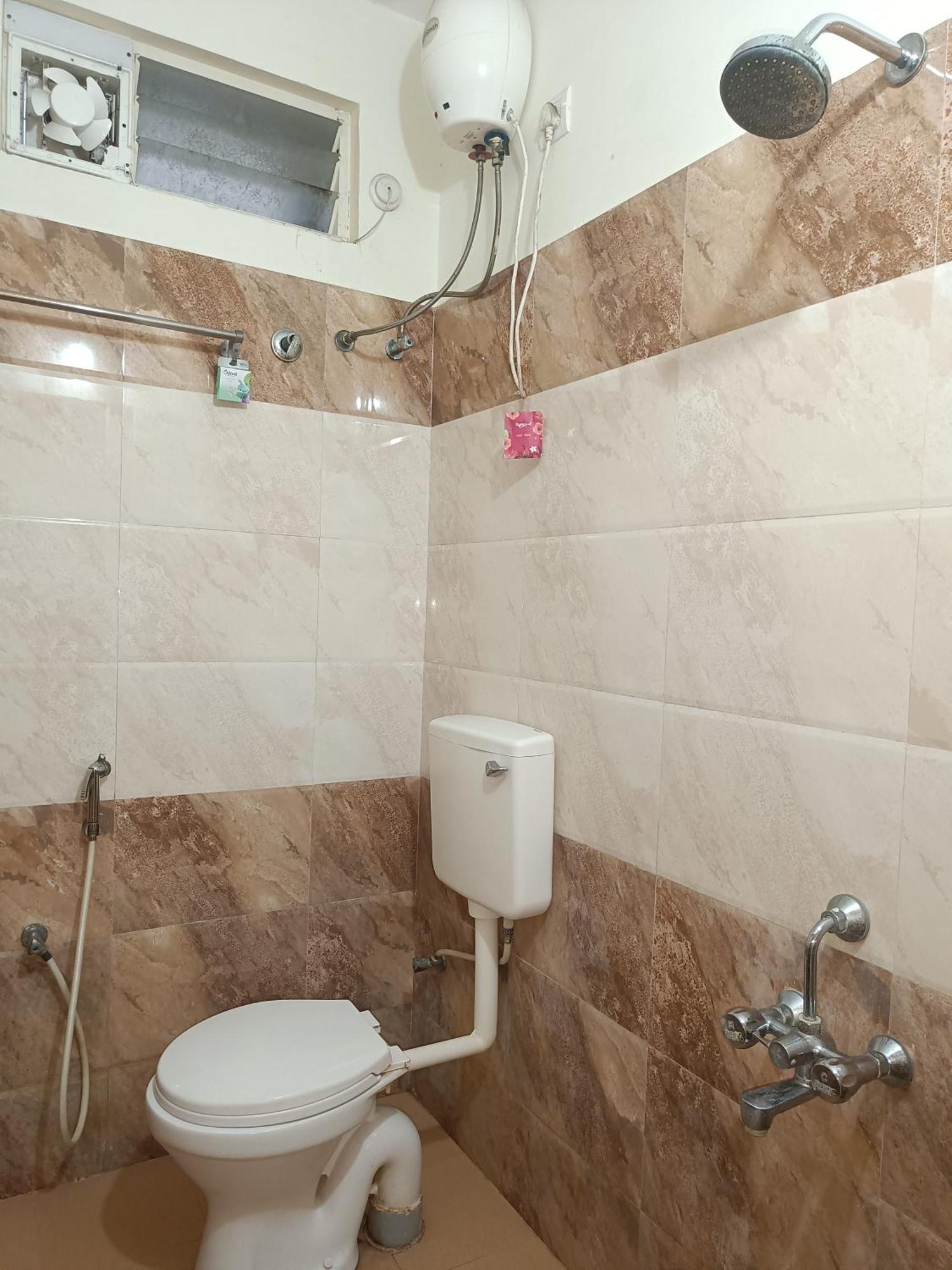 Green Tree Hotel-Near Vfs Global And Ramee Mall شيناي المظهر الخارجي الصورة