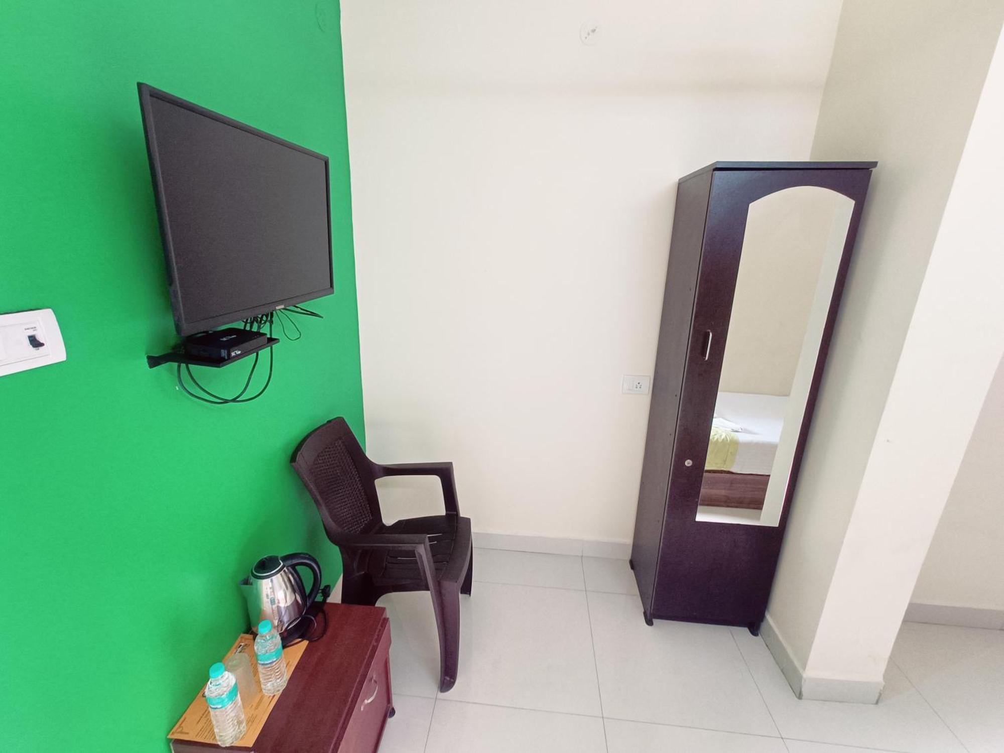 Green Tree Hotel-Near Vfs Global And Ramee Mall شيناي المظهر الخارجي الصورة