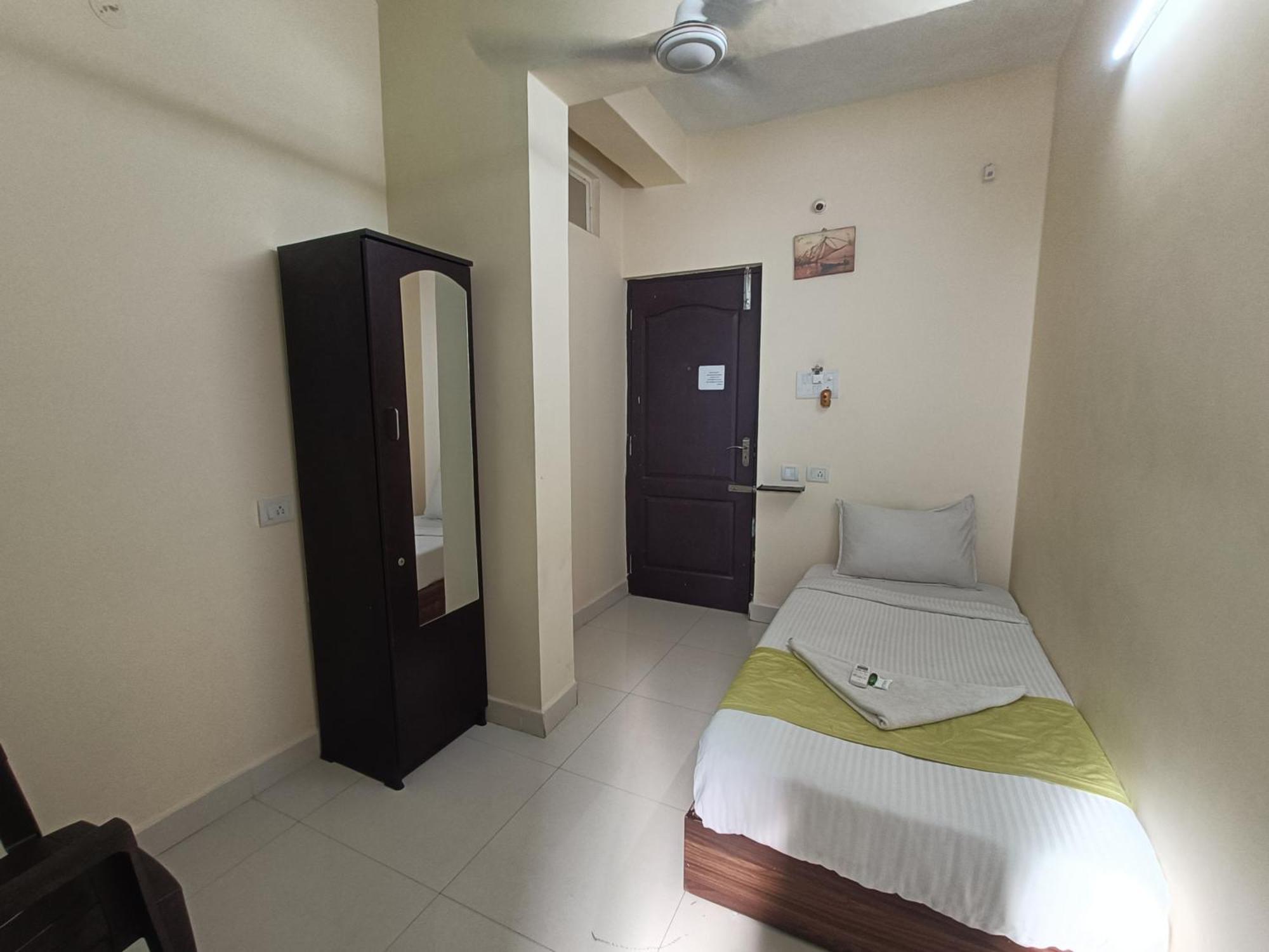 Green Tree Hotel-Near Vfs Global And Ramee Mall شيناي المظهر الخارجي الصورة