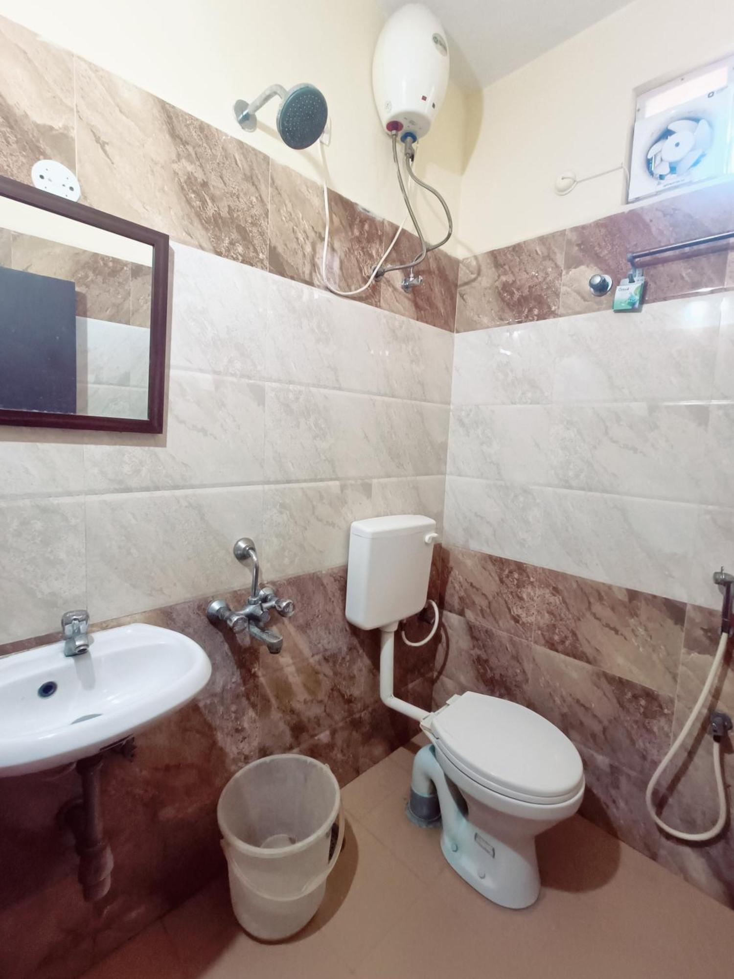 Green Tree Hotel-Near Vfs Global And Ramee Mall شيناي المظهر الخارجي الصورة